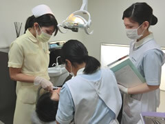一宮市のインプラントクリニック・オーキッド歯科は大垣女子短期大学歯科衛生学科の臨床実習教育風景
